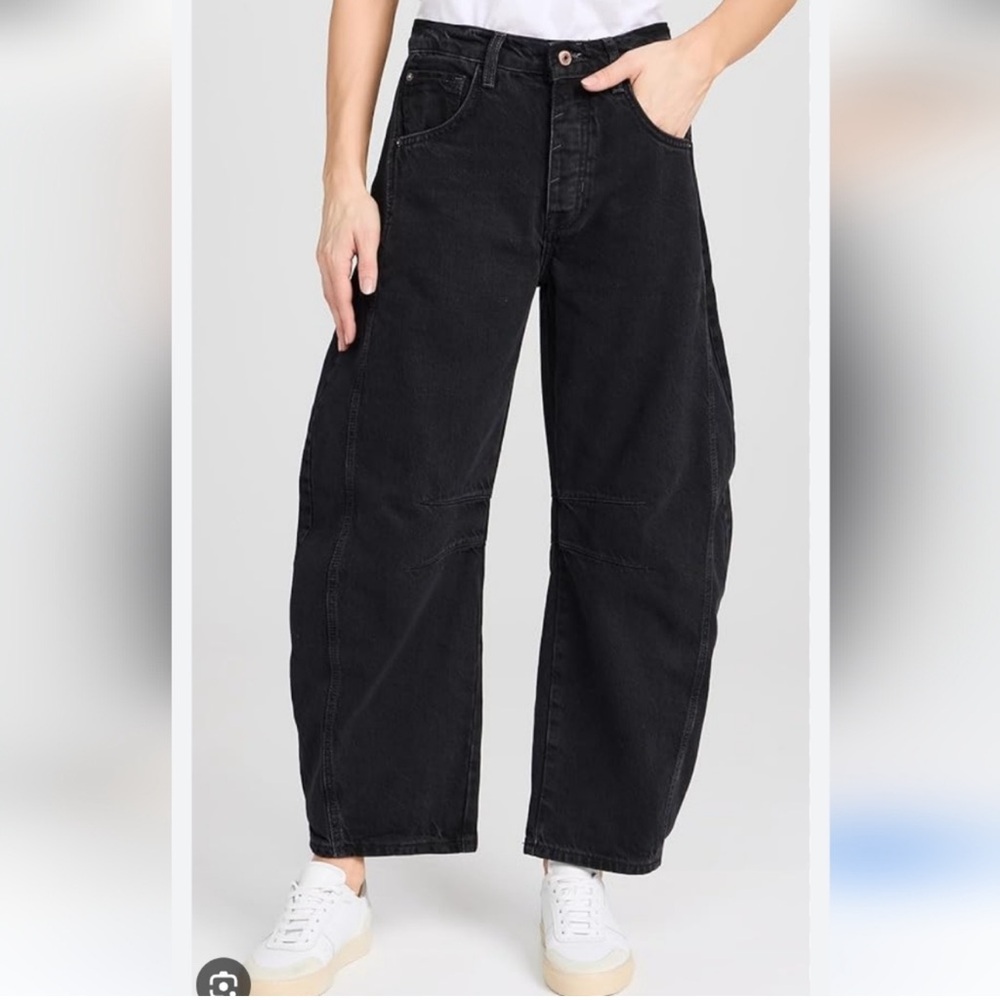 Free People Good Luck Barrel Jeans. Size 25